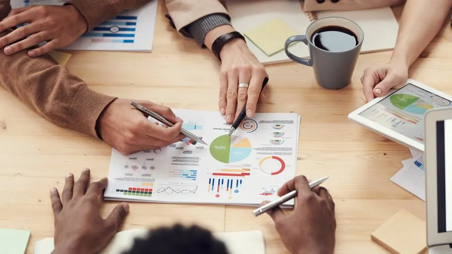 Análisis de métricas y reportes durante una auditoría de marketing