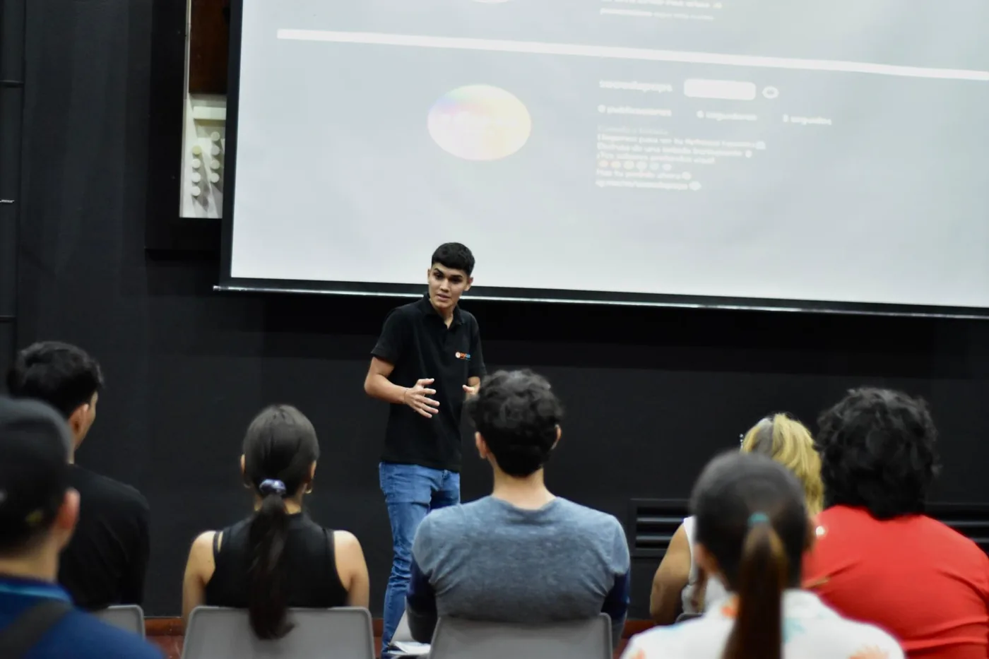 Equipo de Triopcion analizando la estrategia digital de un cliente